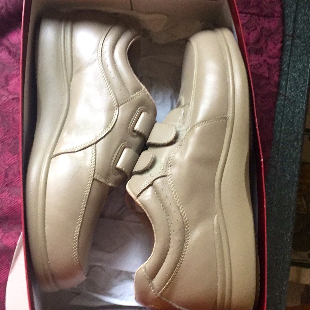 Hush Puppies Tan Power Walker II 9 W